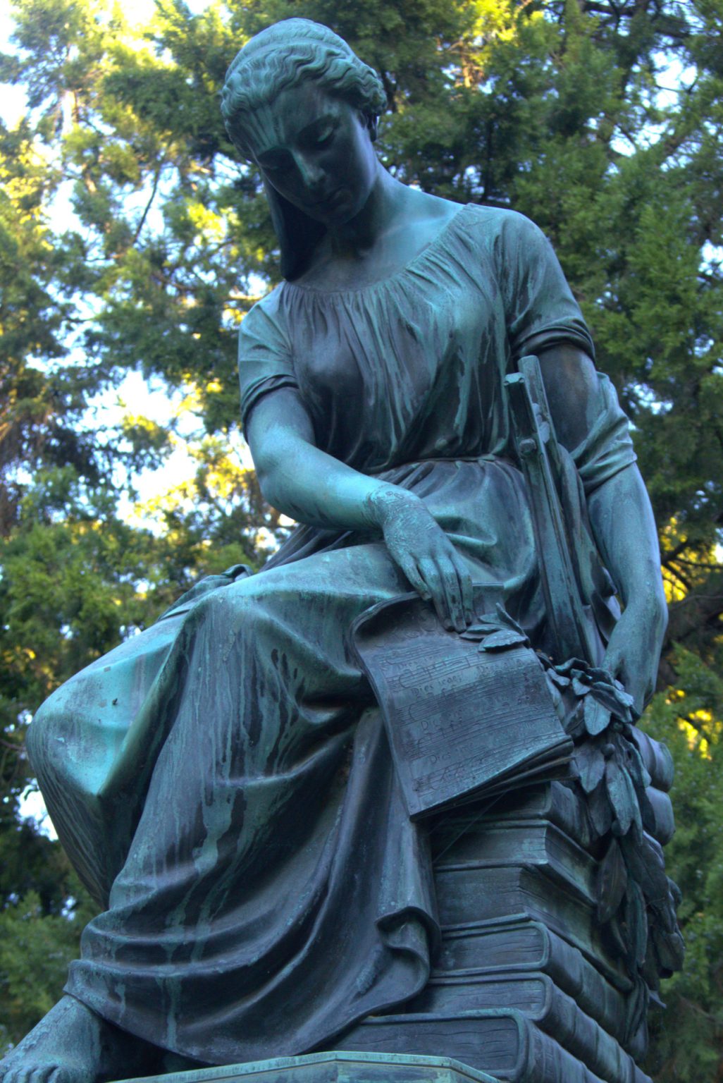 Statue 44